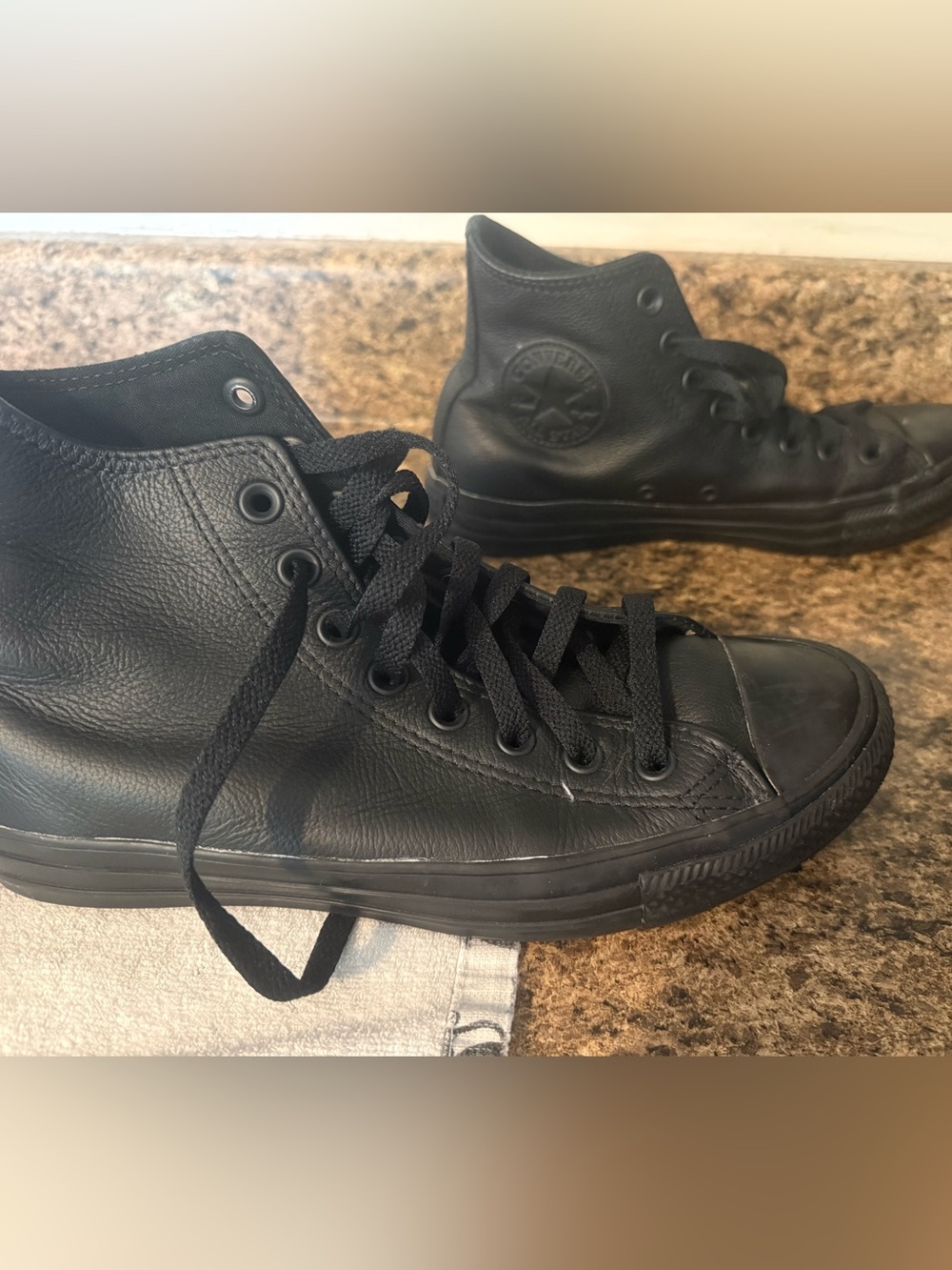 NWOT CONVERSE CHUCK TAYLOR BLACK LEATHER HI-TOP SNEAKERS

WOMENS 8.5